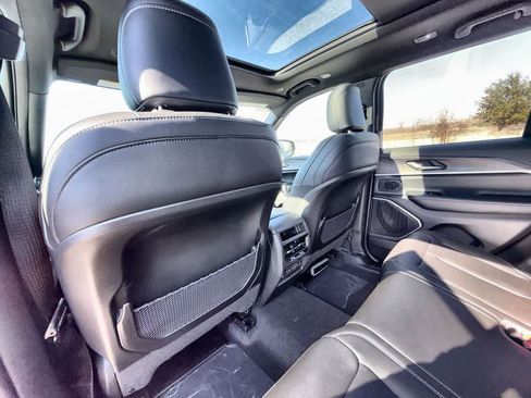 New 2026 Jeep Grand Cherokee Limited RWD image 12