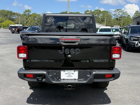 Used 2023 Jeep Gladiator Sport AWD/4WD image 6