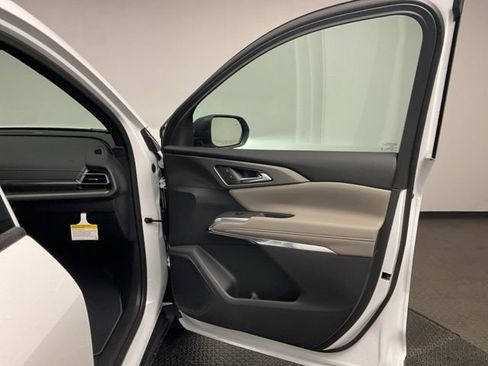 New 2026 Chevrolet Traverse LT w/ Sun and Wheel Package AWD/4WD image 22