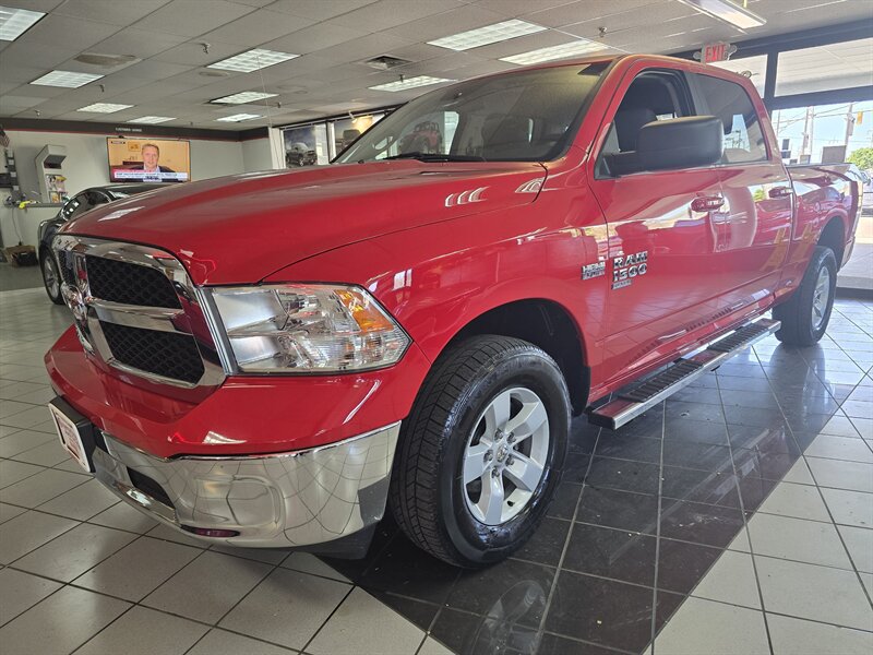 Used 2019 RAM 1500 Classic SLT AWD/4WD image 1