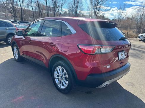 Used 2020 Ford Escape SE image 5