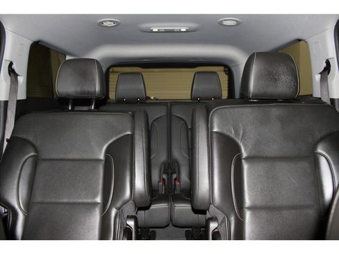 Used 2023 GMC Acadia SLT image 29