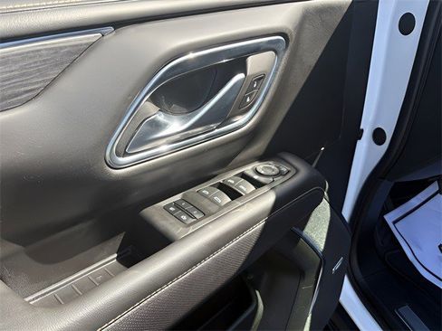 Certified 2023 GMC Yukon SLT image 11