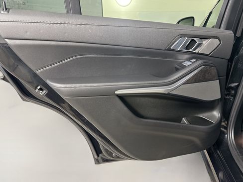 Used 2022 BMW X7 M50i w/ Dynamic Handling Package image 26