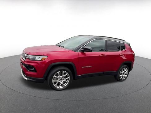 Used 2025 Jeep Compass Limited AWD/4WD image 8