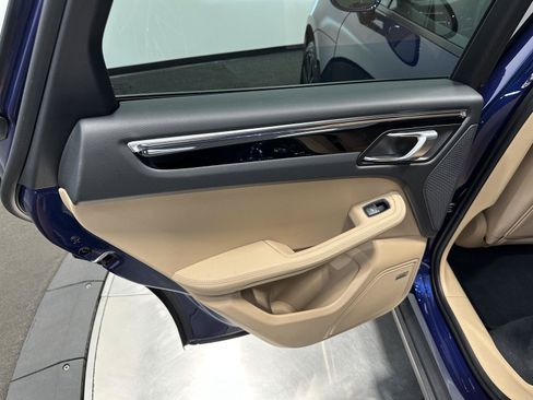 Certified 2026 Porsche Macan AWD/4WD image 33