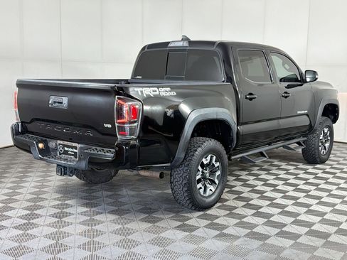 Used 2017 Toyota Tacoma TRD Off-Road image 9