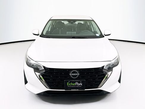 Used 2024 Nissan Sentra SV FWD image 2