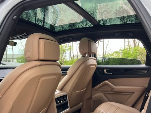 Certified 2020 Porsche Cayenne image 21