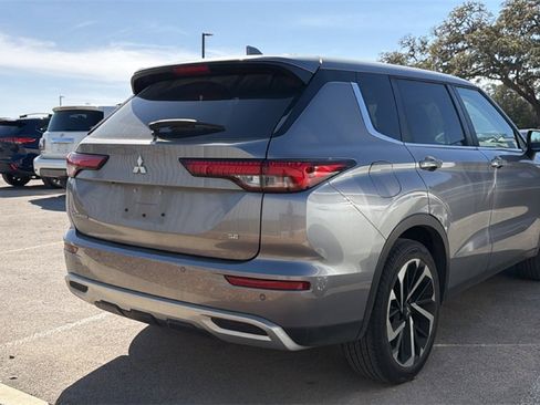 Used 2022 Mitsubishi Outlander SE image 4