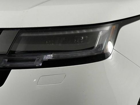 Certified 2025 Land Rover Range Rover Long Wheelbase SE AWD/4WD image 11