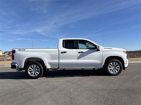 Used 2020 Chevrolet Silverado 1500 Custom w/ Custom Value Package image 6