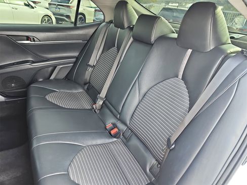 Used 2019 Toyota Camry SE w/ Carpet Mat Package image 12