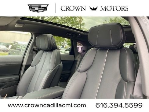 Used 2025 Cadillac Optiq Luxury 2 w/ LPO, Floor Liner Package AWD/4WD image 12