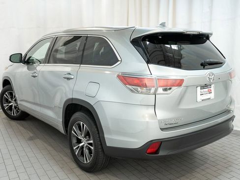 Used 2016 Toyota Highlander XLE image 3