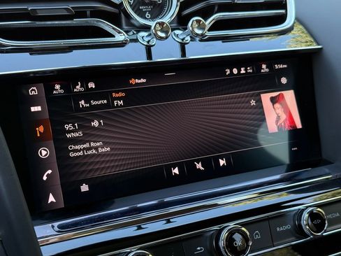 Used 2024 Bentley Bentayga image 19