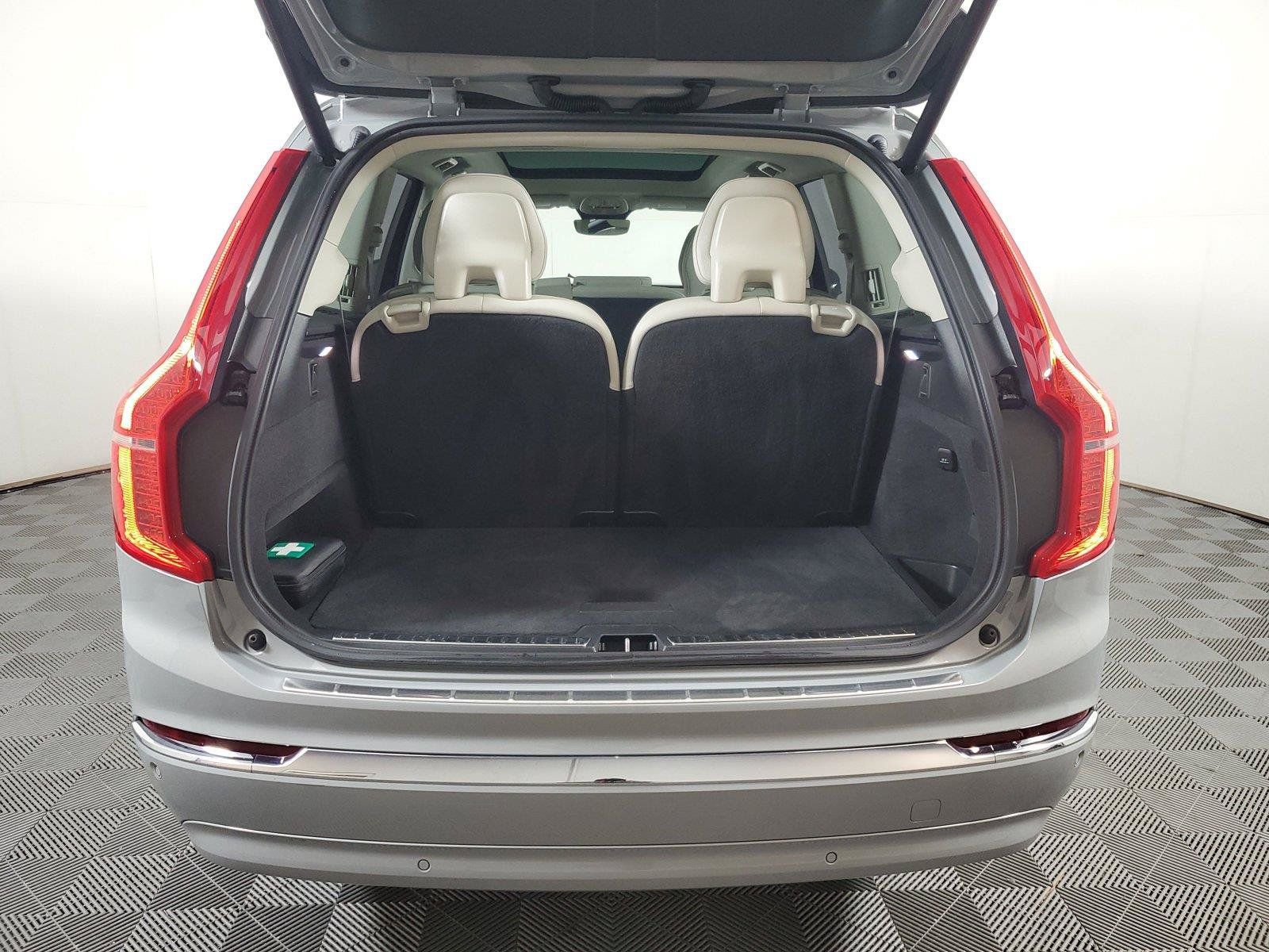 Used 2024 Volvo XC90 T8 Plus w/ Protection Package Premier AWD/4WD image 9