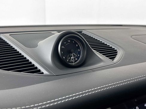 New 2026 Porsche Macan image 17