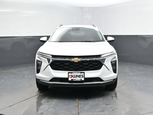Used 2025 Chevrolet Trax LT FWD image 7