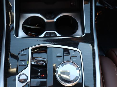 Used 2025 BMW X7 M60i w/ Executive Package image 30