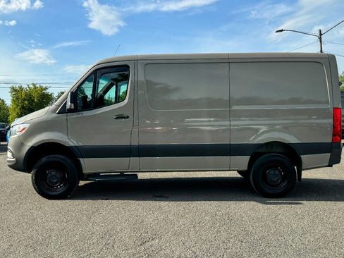 Used 2022 Mercedes-Benz Sprinter 2500 image 6