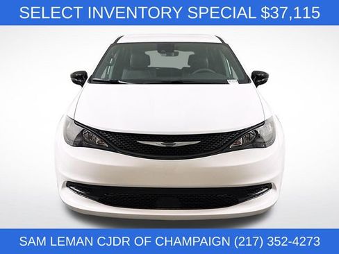 New 2026 Chrysler Voyager LX image 2