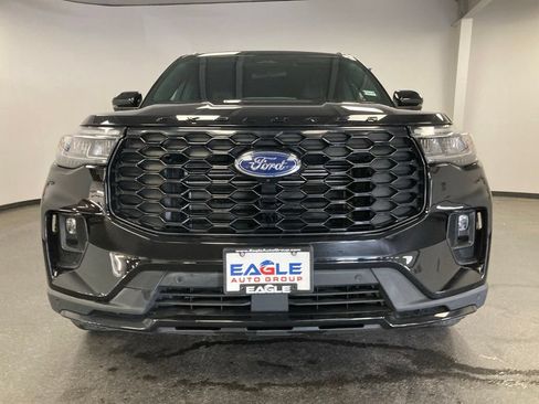 Used 2025 Ford Explorer ST-Line w/ ST-Line Street Pack AWD/4WD image 4