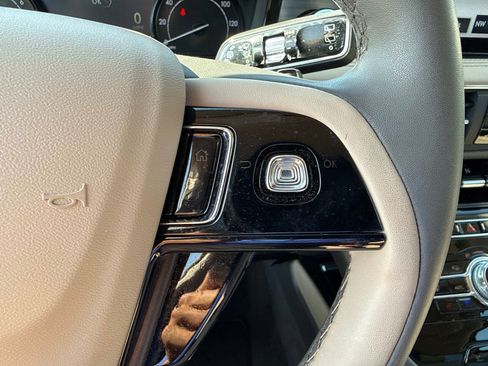 Used 2022 Lincoln Corsair FWD w/ Equipment Group 101A image 27