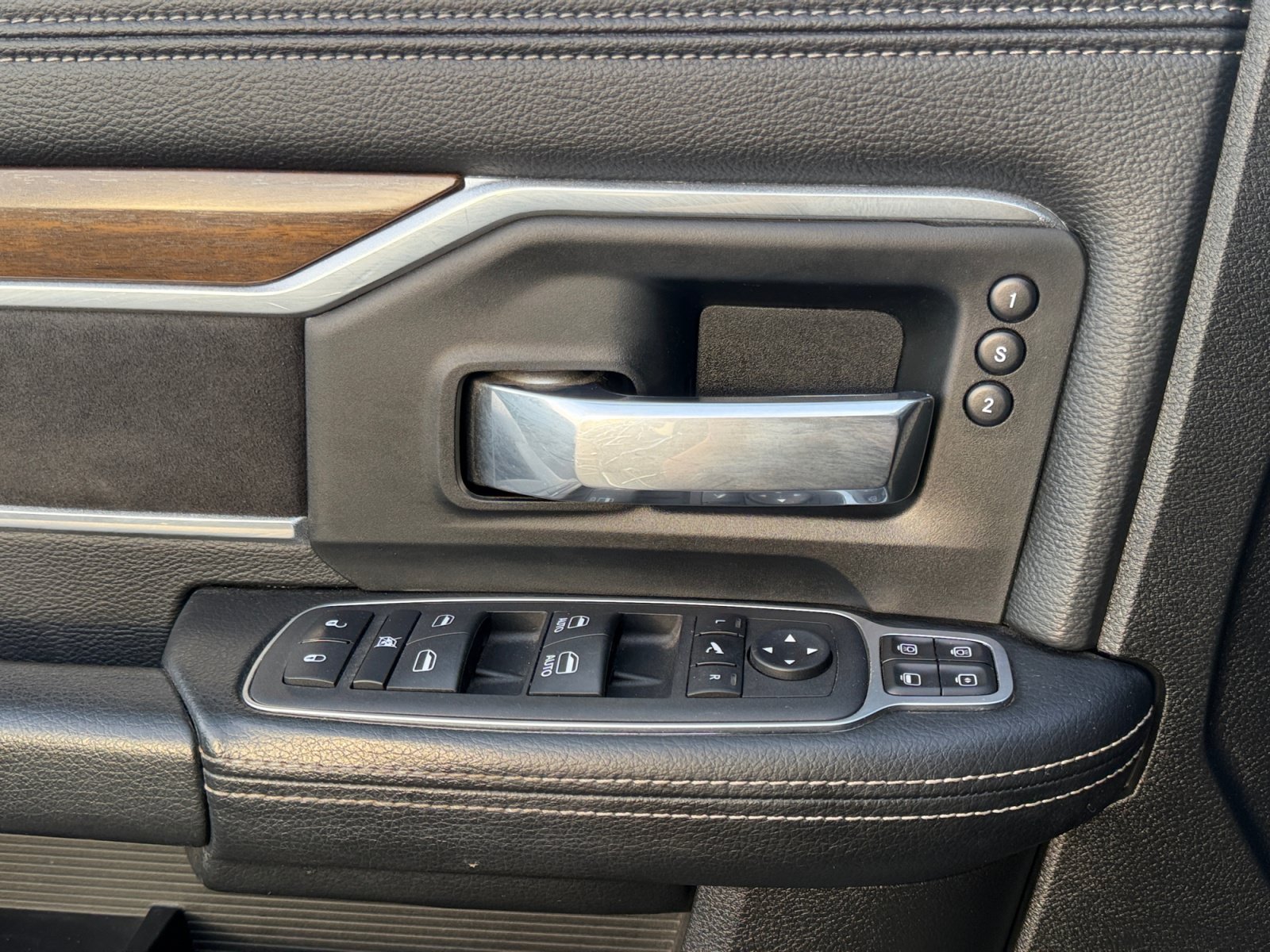 Used 2023 RAM 2500 Laramie AWD/4WD image 11