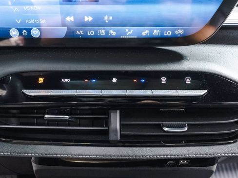 Used 2026 Buick Enclave Avenir w/ LPO, Floor Liner Package AWD/4WD image 15