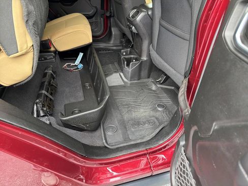 Used 2021 Jeep Gladiator Sport AWD/4WD image 25
