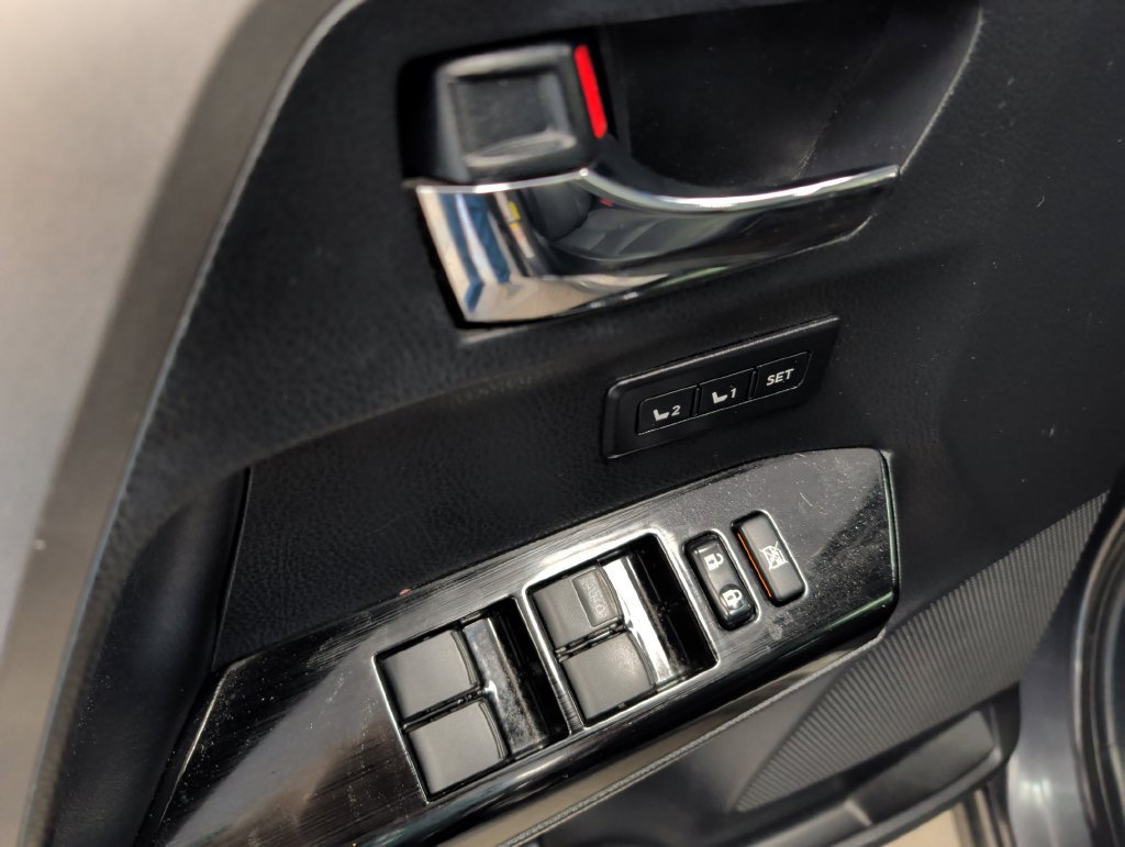 Used 2018 Toyota RAV4 Limited FWD image 14