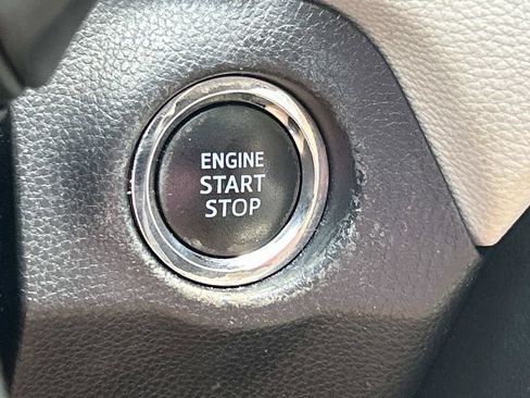 Used 2019 Toyota RAV4 XLE FWD image 34