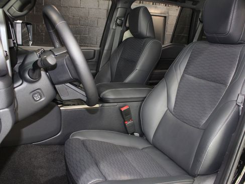 Used 2025 Toyota Land Cruiser image 29