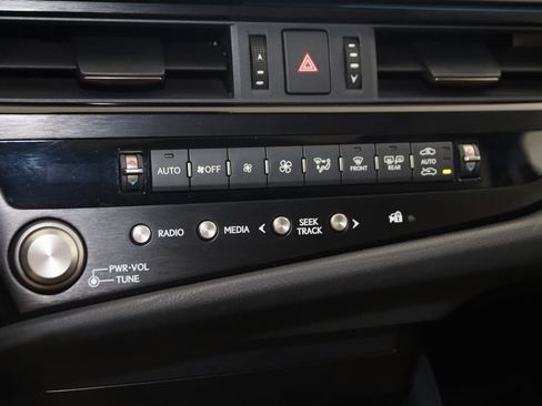 Used 2023 Lexus ES 350 image 25