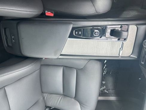 Certified 2025 Volvo XC60 B5 Plus AWD/4WD image 26