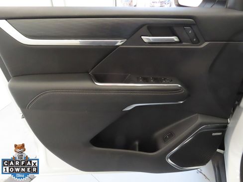 Used 2025 GMC Acadia Elevation FWD image 11