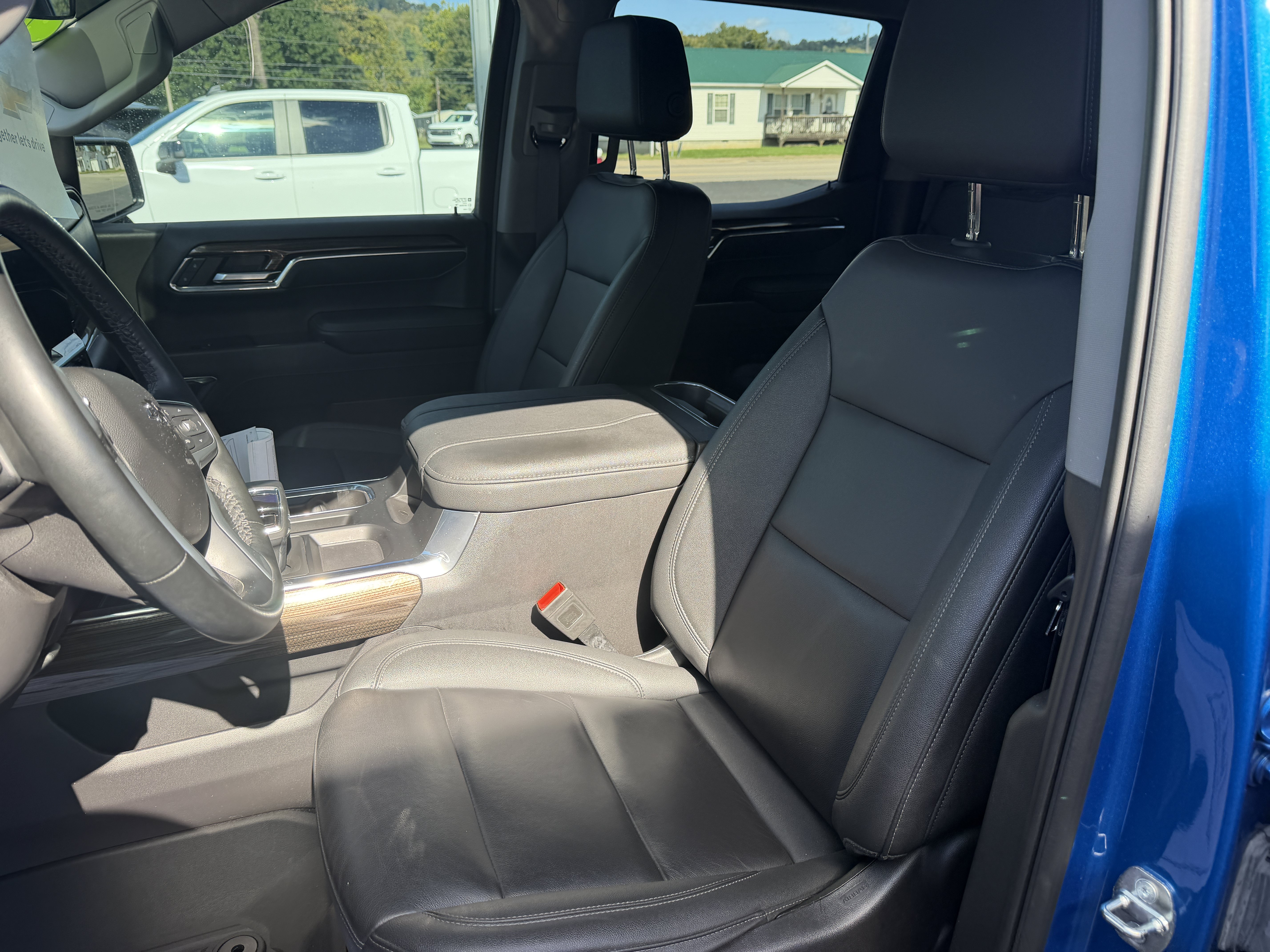 Used 2023 Chevrolet Silverado 1500 LT Trail Boss w/ Convenience Package II AWD/4WD image 18