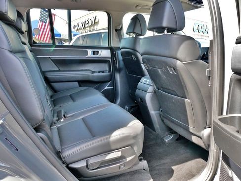 Used 2025 Hyundai Santa Fe Limited FWD image 8