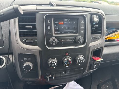 Used 2015 RAM 1500 4x4 Crew Cab w/ Exterior Appearance Group image 8