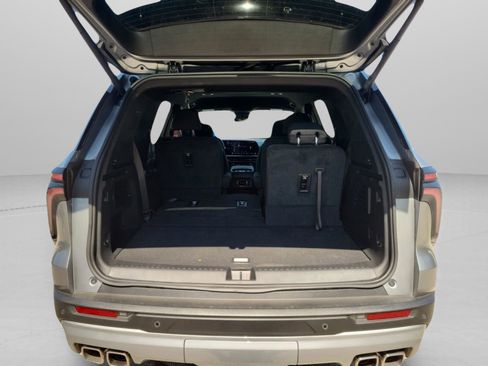 Used 2024 Chevrolet Traverse LT image 32