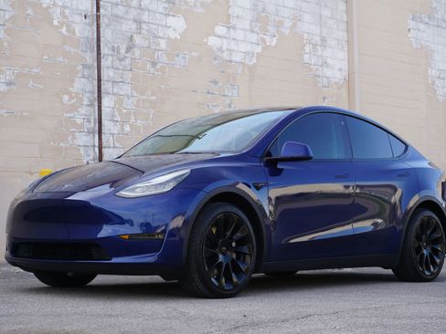 Used 2021 Tesla Model Y Long Range AWD/4WD image 1