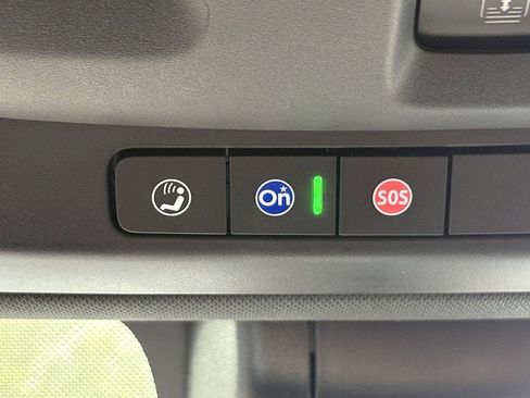 Used 2022 Chevrolet Suburban High Country image 29