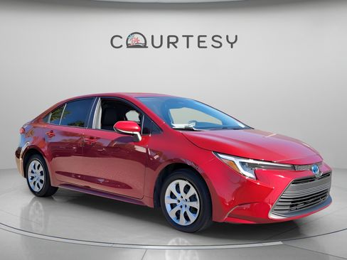 Certified 2025 Toyota Corolla LE FWD image 8