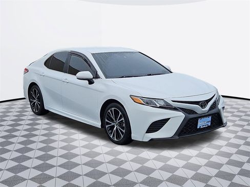 Used 2020 Toyota Camry SE image 8