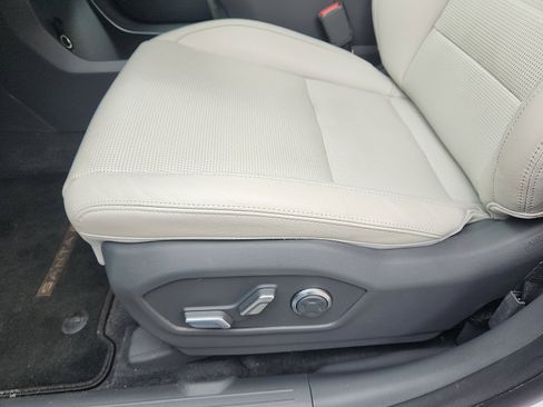 Used 2025 Hyundai Santa Fe Limited AWD/4WD image 24