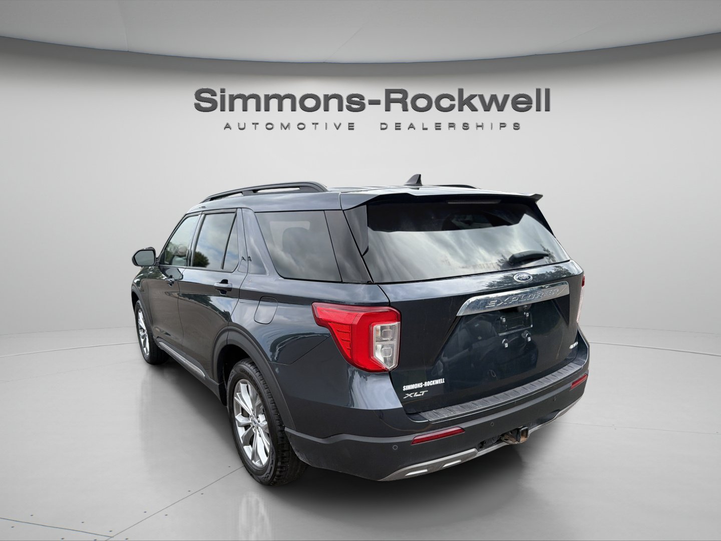 Used 2023 Ford Explorer XLT w/ Equipment Group 202A AWD/4WD image 3