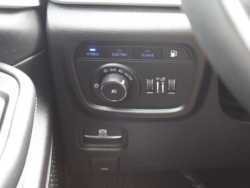 Used 2023 Jeep Grand Cherokee 4WD 4xe w/ Luxury Tech Group II image 27