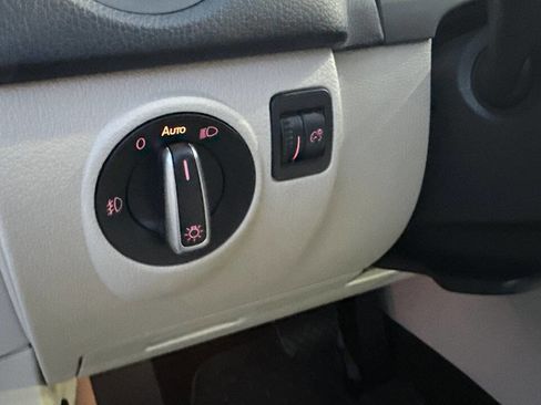 Used 2013 Volkswagen Tiguan SEL FWD image 24