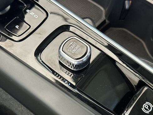 Certified 2025 Volvo XC60 B5 Plus AWD/4WD image 27